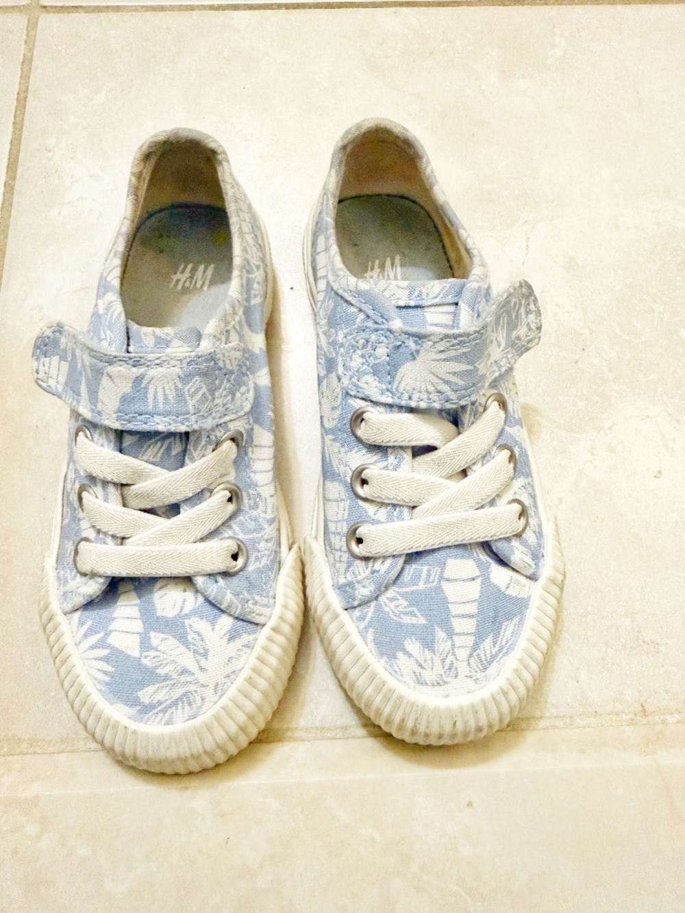Girls sneakers - worn twice